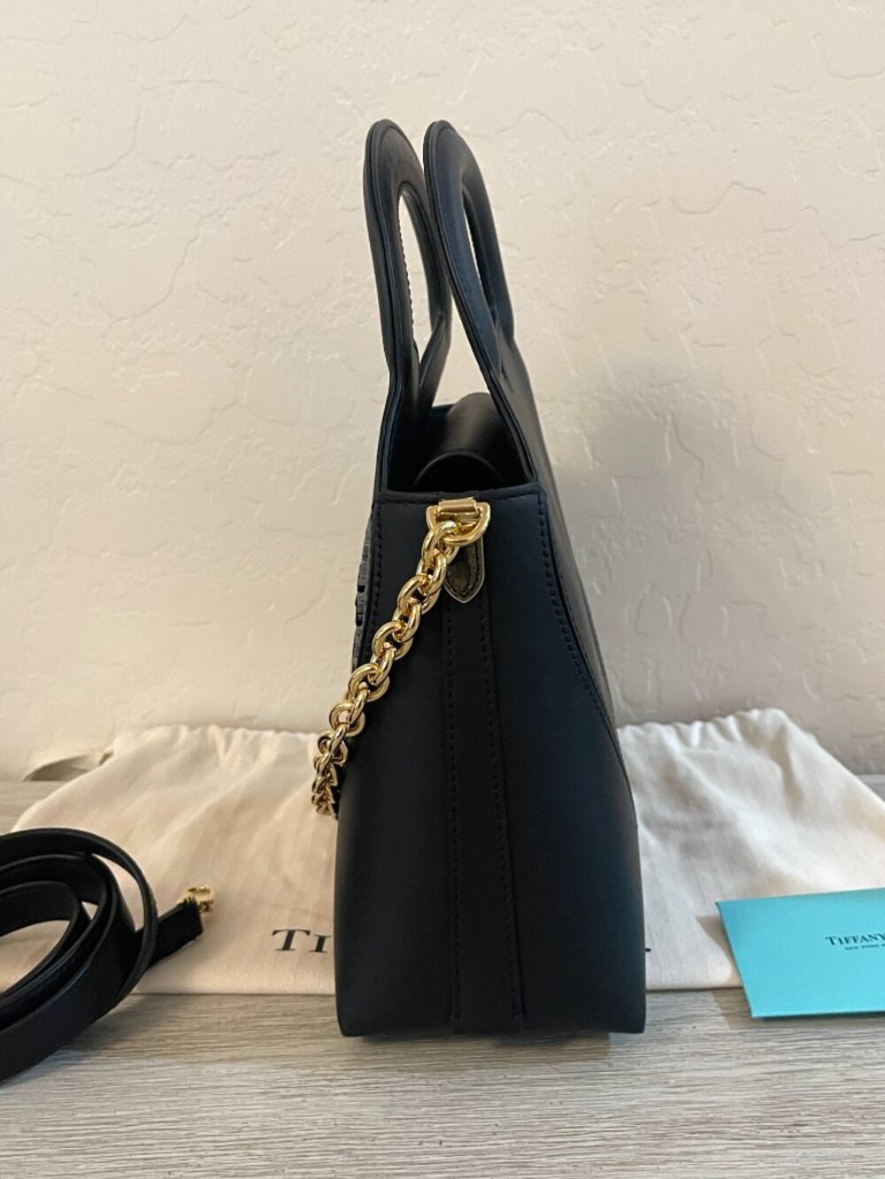 New Tiffany & Co. Tote Crossbody RTT Heart Handbag Black Leather Gold Charms - Picture 7 of 13